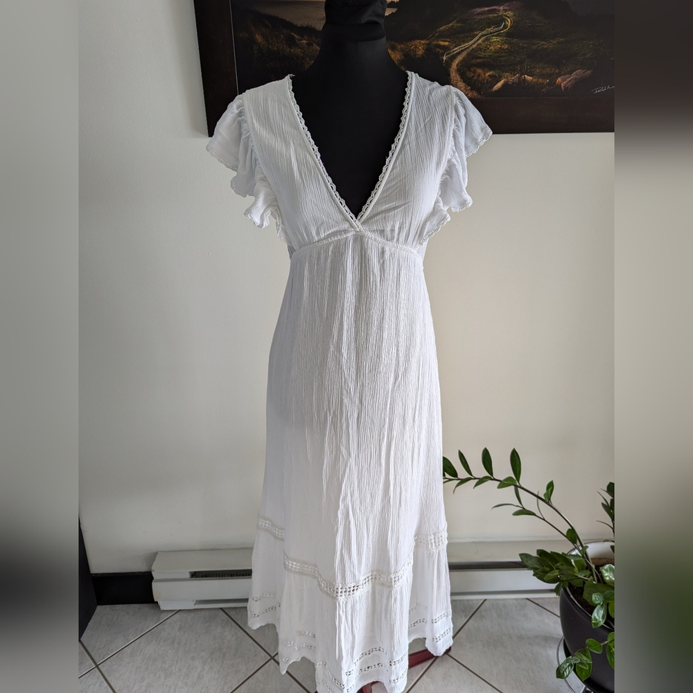 Elegant White Maxi Dress